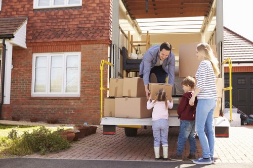 Professional packing and unpacking services in Bayswater for a smooth home move