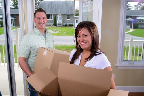 Local Bayswater packing team organising fragile household items